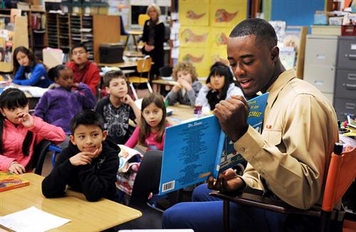 Marine reading to students 